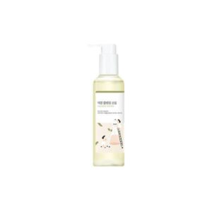 Round Lab Soybean Nourishing Cleansing Oil 200ml bottle on a clean surface.